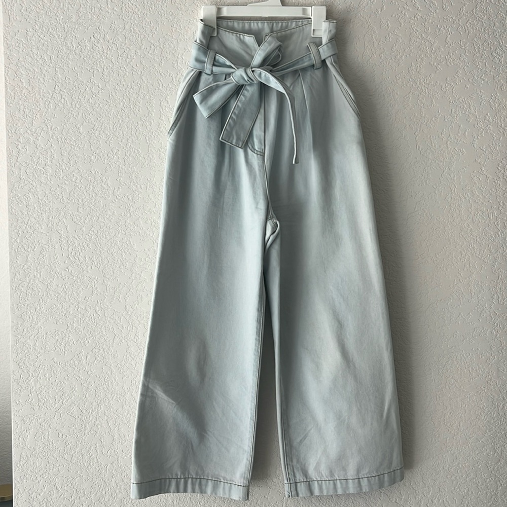 Women’s light wash high waisted wide leg size small Jean